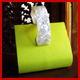 bolso en tela verde lima, exterior curvado, asa en ncar teido marfil, flor calada metal plateado